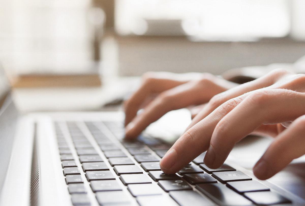 banner of Pros and Cons of Virtual Receptionists